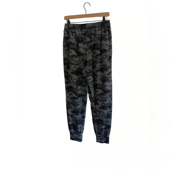 Sundry Grey Camo Cropped Pocket Jogger from Evereve Sz 3 /Medium EUC. USA made - Picture 2 of 5